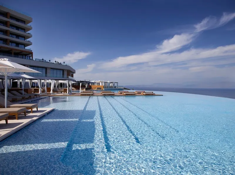 Infinity pool