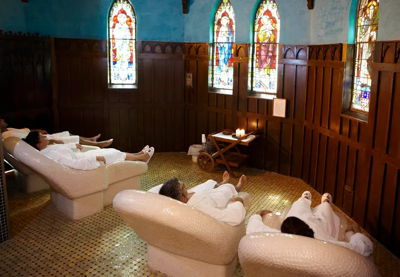 Relaxation room in the former chapel