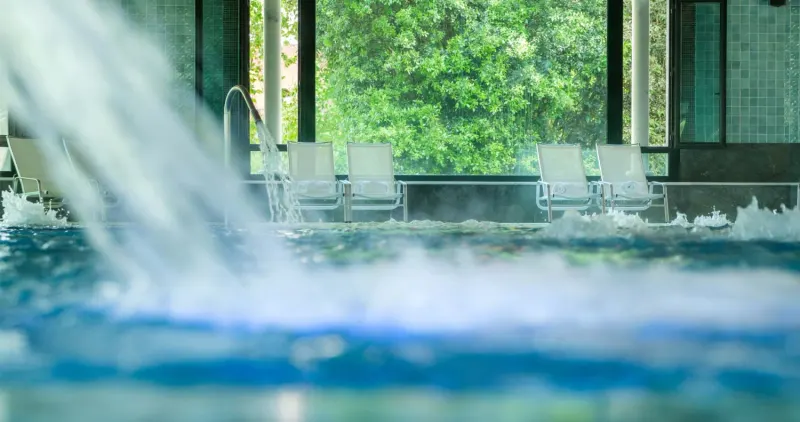 Water cascade in the thermal pool