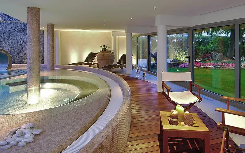 Indoor-outdoor pool