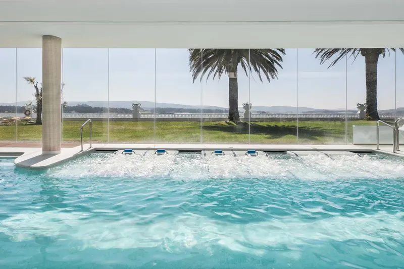 Glass-walled thermal lane pool