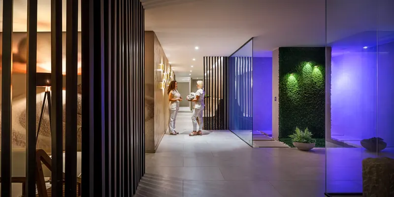 Spa reception corridor