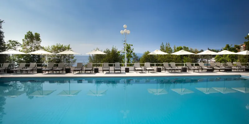 Outdoor pool with sea view