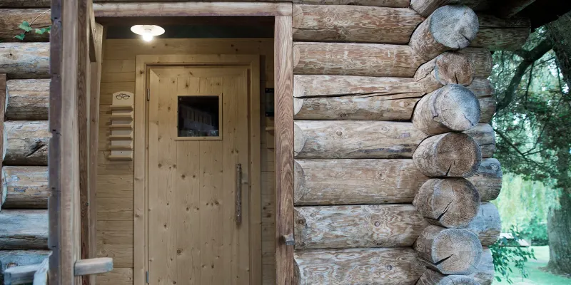 Outdoor sauna cabin